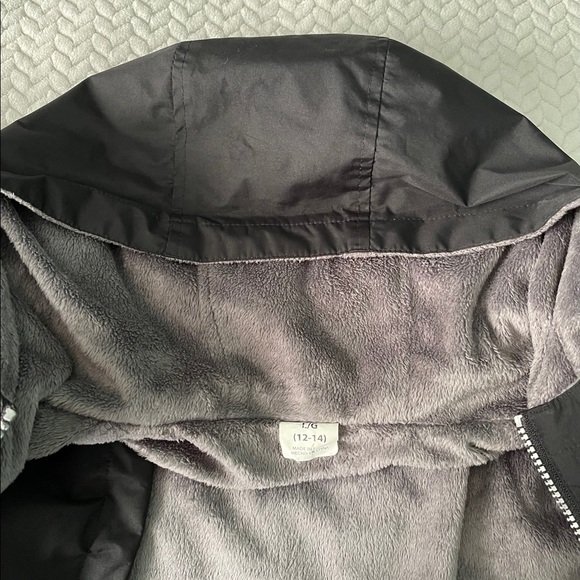 Women's Raincoat - Picture 6 of 8